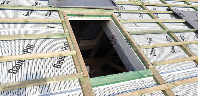 ciepłe dachy z płaską dachówką